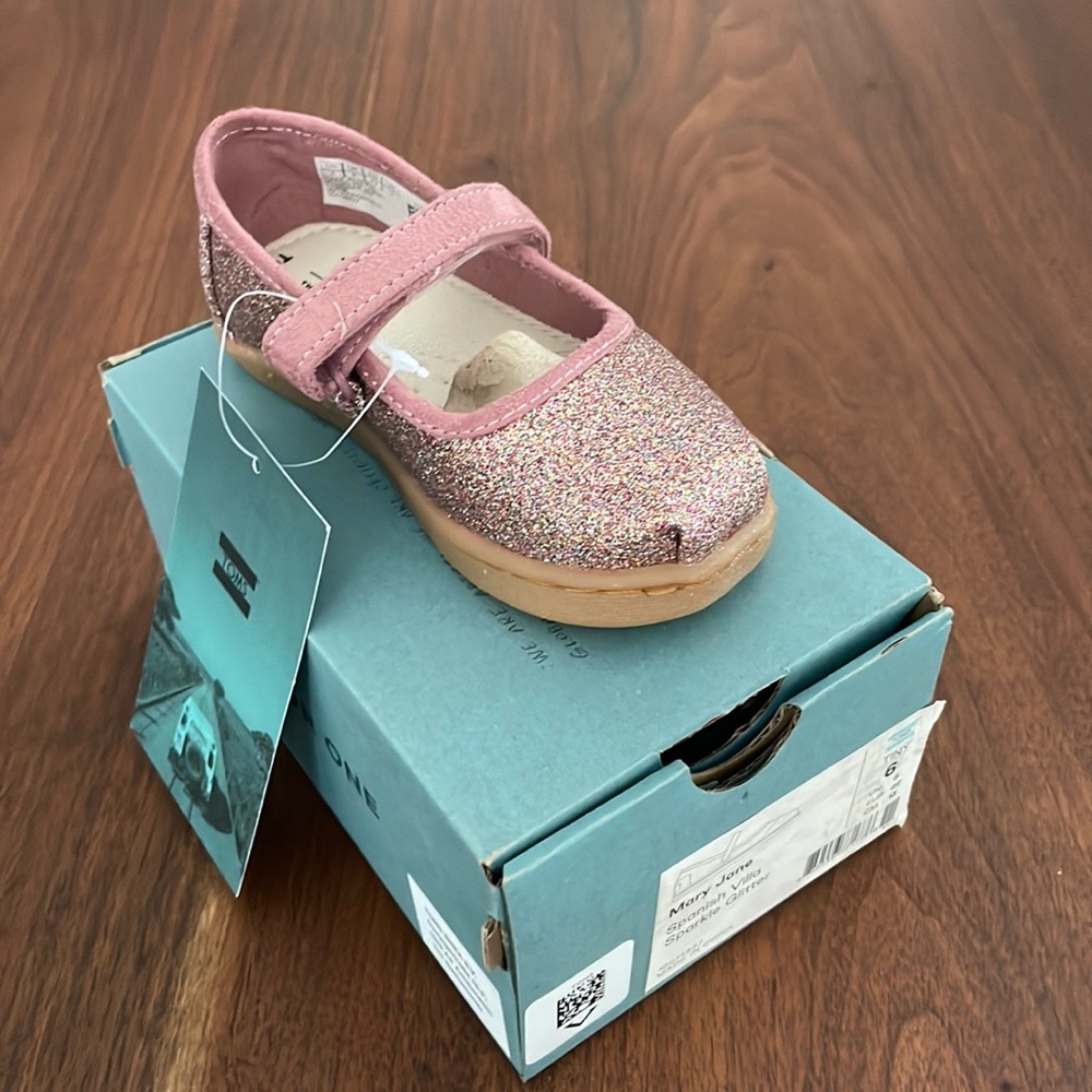 NEW WITH TAGS AND BOX!! Toms pink glitter Mary janes